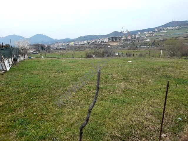 Land for sale in Ramazan Begu Street, Sauk.
It has an area of 678 m2, suitable for construction.
T
